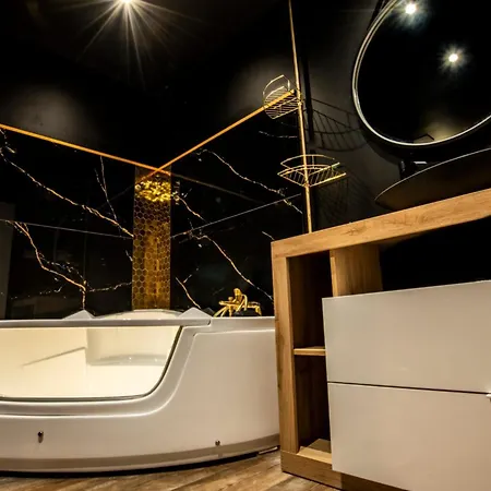 Apartment Jacuzzi Sauna Et Donjon - Taniere De-plaisirs *
